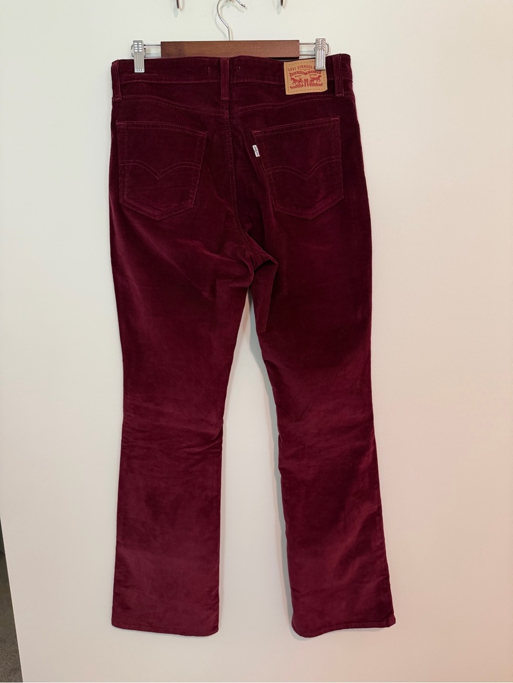 *LIKE NEW* LEVI’s 725 High Rise Bootcut Corduroy Bootcut Pants, cranberry - Picture 3 of 9